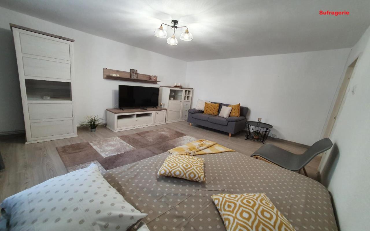Mia Central Apart, 3 Rooms, 2 Baths, Afi Mall บราชอฟ ภายนอก รูปภาพ